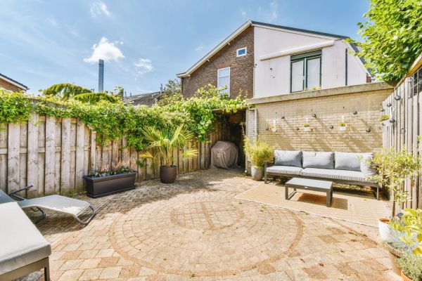 Courtyard Patio Service in Howell